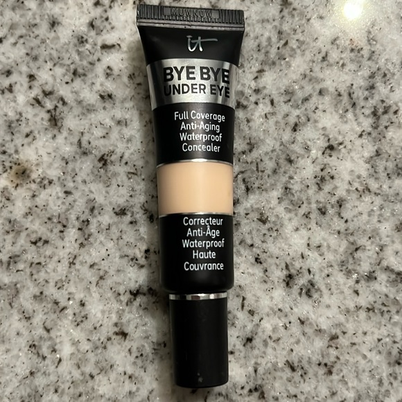 BYE BYE UNDER EYE FULL COVERAGE ANTI-AGING WATERPROOF CONCEALER - Picture 1 of 2
